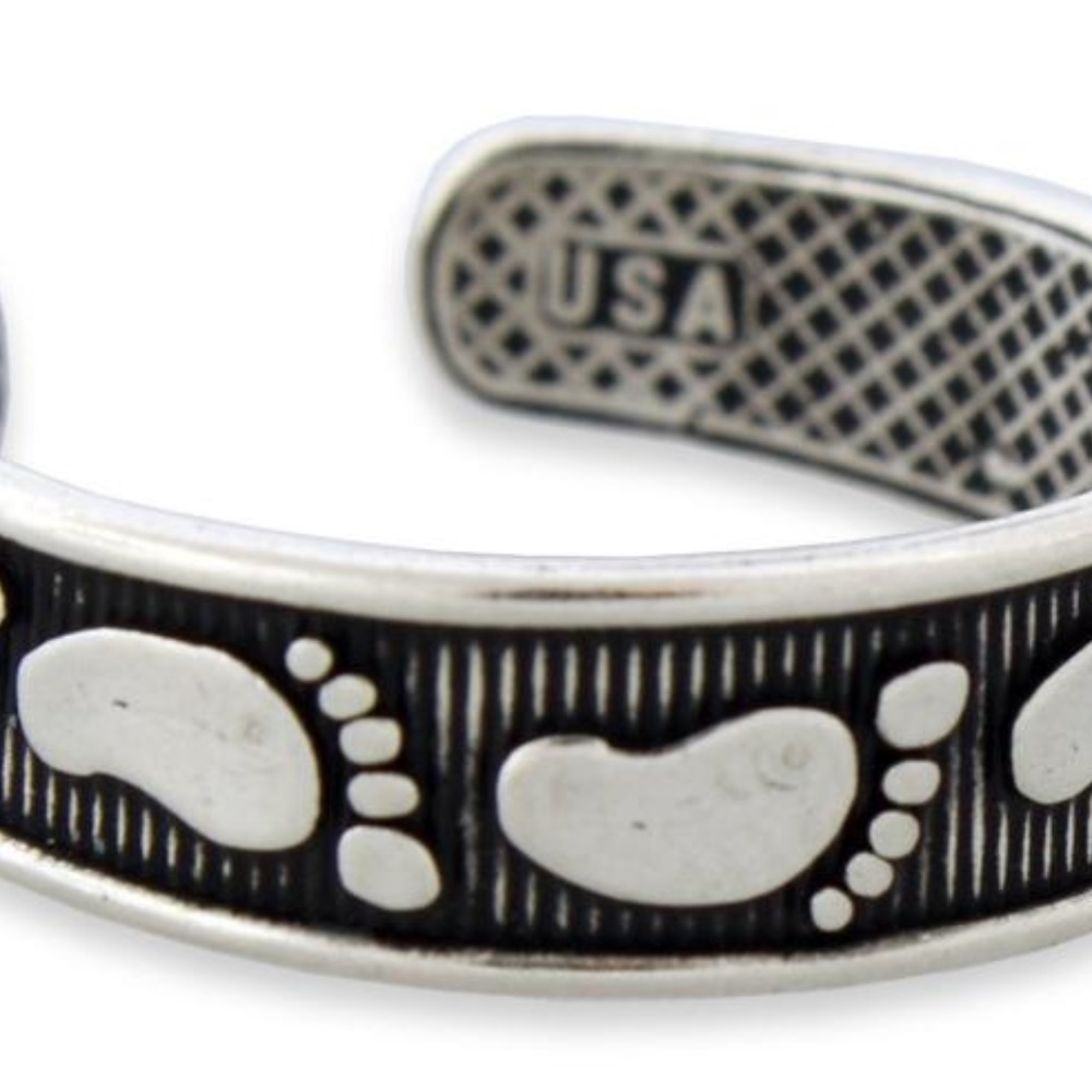 Sterling Foot Prints Adjustable Toe Ring!